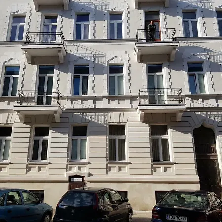 Prochnika 49 ホームステイ